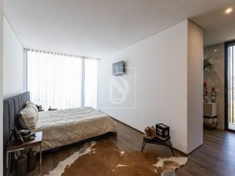 Moradia T4 de Alto Padrão à Venda – Agudela, Perafita