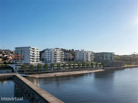 T2 de Luxo com Vistas Panorâmicas sobre o Rio Douro e Marina | Afurada, Vila Nova de Gaia