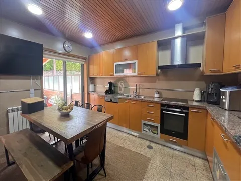Moradia T4 com piscina e garagem para 2 carros em Perosinho, Vila Nova de Gaia