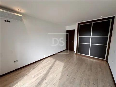 Moradia Geminada T4