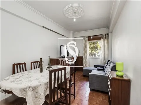Apartamento T2  com orientação sul, arrecadação e excelente Localização em Agualva-Cacém