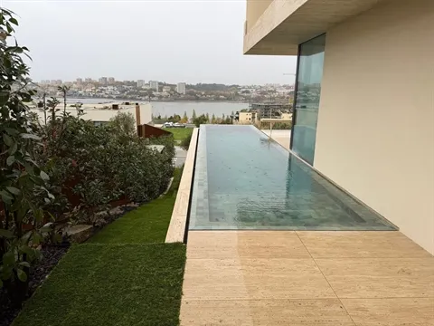 House T4