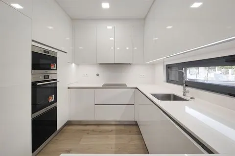 Fanqueiro - Loures&#30340;&#20840;&#26032;4&#21351;&#23460;&#21035;&#22661;