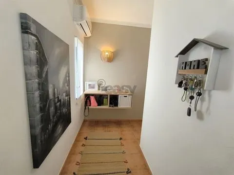 Отдельный одноэтажный дом с 3 спальнями, мансардой, гаражом и задним двором в Алваладе, Сантьяго-ду-Касем