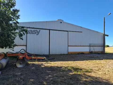 HERDADE COM SALA DE ORDENHA OVINOS ou CAPRINOS E ARMAZÉNS EM SELMES e T1