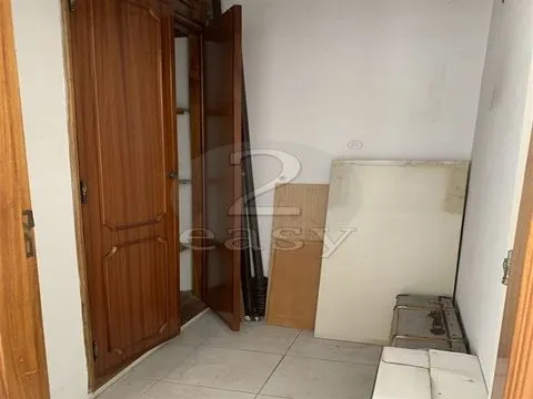 Loja com 2 Pisos e Terraço