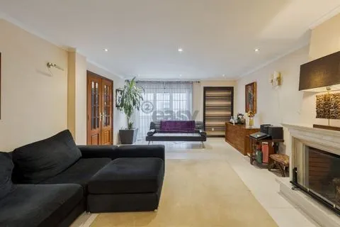 半独立式的房子 5个房间