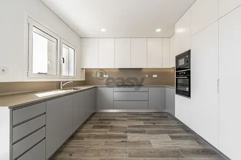 Moradia de Luxo T4 em Famões - Odivelas