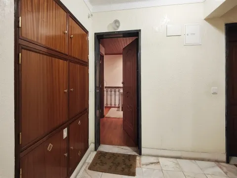 Apartamento T3 com garagem box em Mem Martins