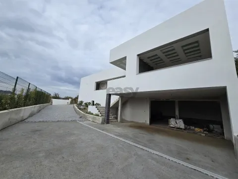 Moradia Térrea de Luxo com piscina