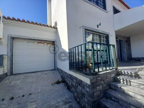 半独立式的房子 4个房间 +1