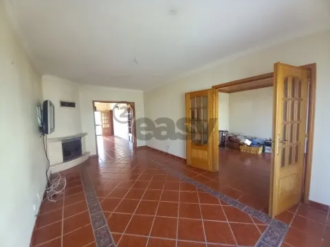 半独立式的房子 4个房间 +1