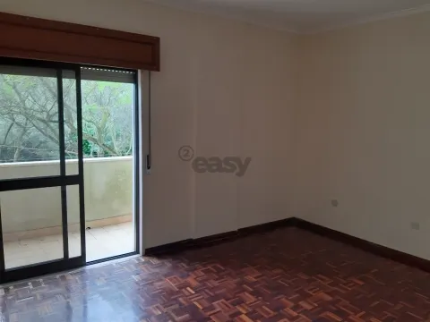 Apartamento T2 para arrendamento– Rua Cidade de Almada, Casal do Cotão, Cacém