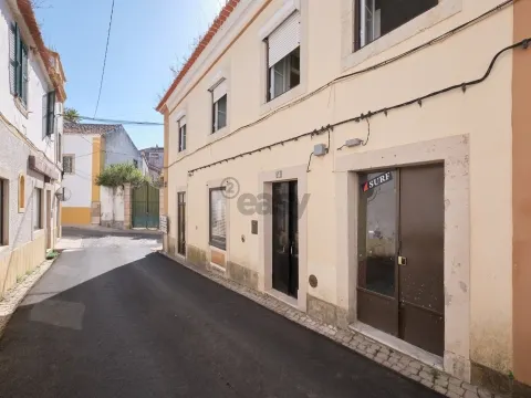 &#1047;&#1076;&#1072;&#1085;&#1080;&#1077; &#1089; &#1090;&#1077;&#1088;&#1088;&#1072;&#1089;&#1072;&#1084;&#1080; &#1080; 2 &#1082;&#1074;&#1072;&#1088;&#1090;&#1080;&#1088;&#1072;&#1084;&#1080; + 2 &#1084;&#1072;&#1075;&#1072;&#1079;&#1080;&#1085;&#1072;&#1084;&#1080;, Arruda dos Vinhos