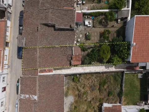 Moradia Térrea T2 com Quintal para Remodelar – Montemor-o-Novo