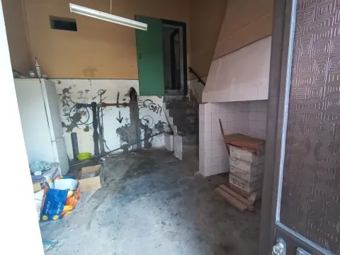 Moradia T1 +1 com kitchenette e Sótão para remodelar – Brotas, Mora