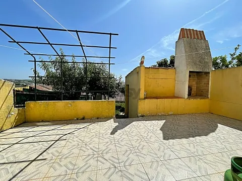 &#19977;&#23618;&#27004;&#30340; 2 &#21351;&#23460;&#21035;&#22661;&#65292;&#25317;&#26377;&#25143;&#22806;&#31354;&#38388;&#65292;&#21487;&#27427;&#36175;&#38463;&#20262;&#20811;&#23572; Olhalvo &#30340;&#22766;&#20029;&#26223;&#33394;