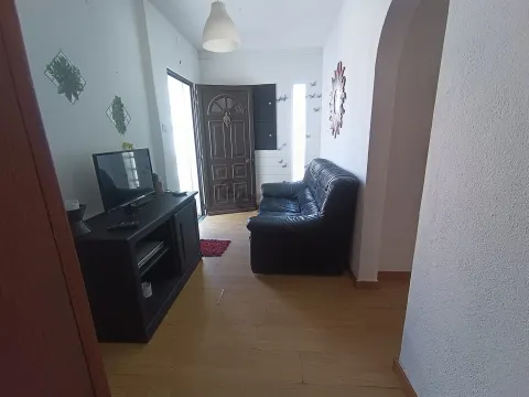 &#1050;&#1074;&#1072;&#1088;&#1090;&#1080;&#1088;&#1072; &#1089; 1 &#1089;&#1087;&#1072;&#1083;&#1100;&#1085;&#1077;&#1081; &#1080; &#1073;&#1086;&#1083;&#1100;&#1096;&#1080;&#1084; &#1073;&#1072;&#1083;&#1082;&#1086;&#1085;&#1086;&#1084;, Vila Nova de Santo André