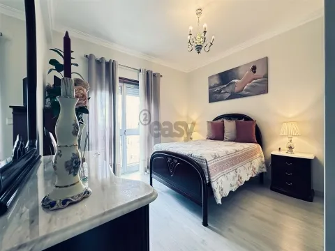 T1+1 Duplex, 2W/C´s, Remodelado com Varanda, Último Piso