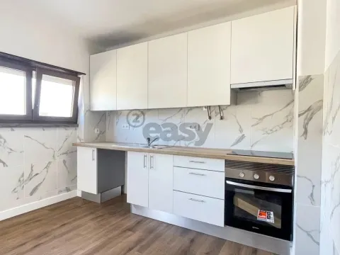 T2 remodelado centro de Sesimbra