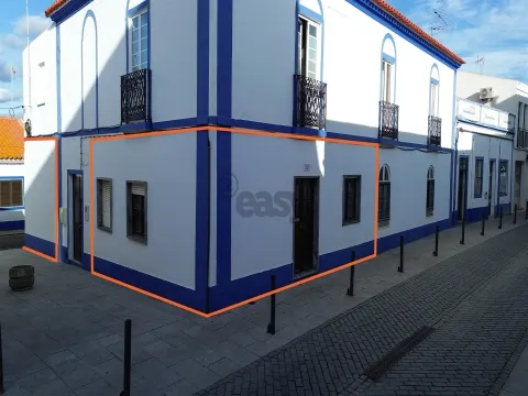 Apartamento T3 para remodelação na zona histórica de Alvalade Sado