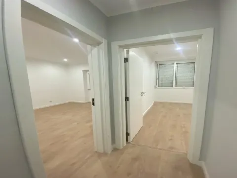 Apartamento T3 Damaia de Cima Totalmente Remodelado 