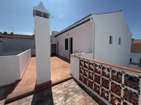 House ground floor and 1st floor, T2 with Commerce + Patio, Garage and Terrace, Castro Verde