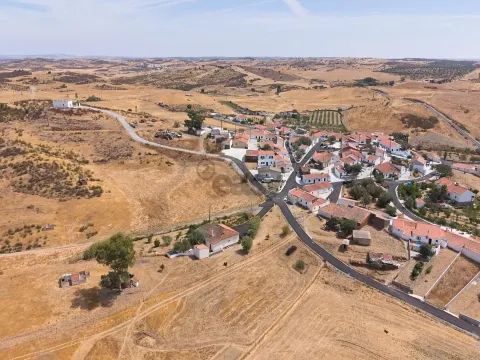 &#1042;&#1080;&#1083;&#1083;&#1072; 4 + 1 &#1089;&#1087;&#1072;&#1083;&#1100;&#1085;&#1103; &#1084;&#1077;&#1073;&#1083;&#1080;&#1088;&#1086;&#1074;&#1072;&#1085;&#1072; &#1080; &#1086;&#1073;&#1086;&#1088;&#1091;&#1076;&#1086;&#1074;&#1072;&#1085;&#1072; &#1074; Gois, São Miguel do Pereiro, Mértola