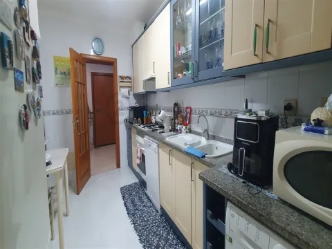 Apartamento T3 na Cavaleira - 1 lugar de parqueamento