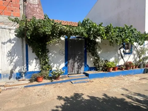 Moradia típica T2 com Quintal, São Mateus, Montemor-o-Novo
