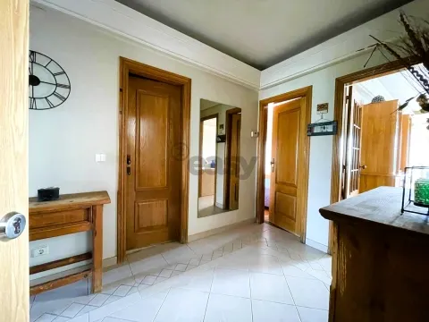 T2+1 luminoso com elevador em Tercena - Oeiras