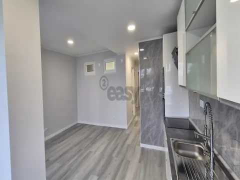 T2 em Oeiras com 2wcs e arrecadação