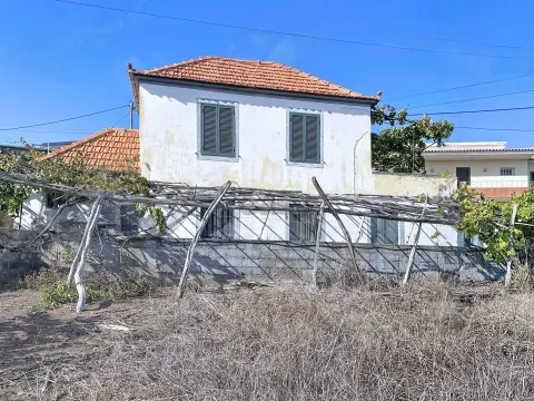 Moradia independente à venda em caminho dos Moinhos, Calheta