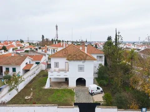 Manor house with 16 rooms with storage and garden, center Castro Verde