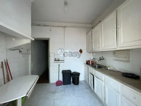 Urgente: T2 na Damaia para remodelação total