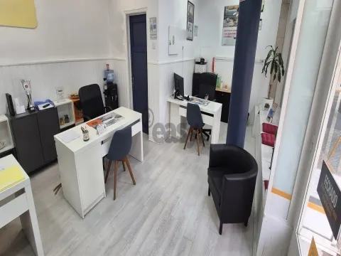 Loja com 66m2 na Venteira junto Igreja