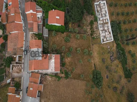 Moradia T3 e Terreno Rústico nas proximidades de Évora