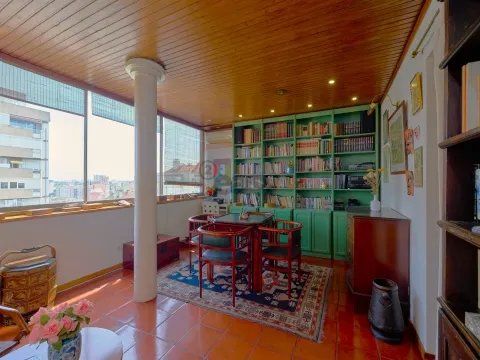 Último Piso com Vista sobre Lisboa, Garagem, Luz, Privacidade e Exclusividade