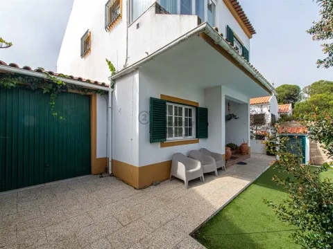 Moradia Isolada T3 com Piscina em Sesimbra