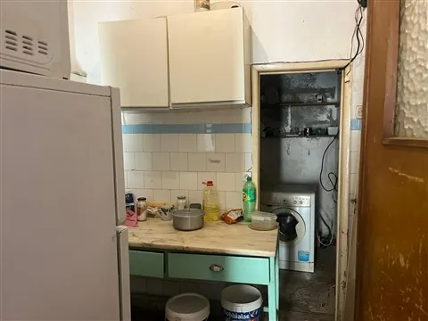 Moradia T2, R/C com Terraço e Saguão para Remodelar, Montemor-o-Novo