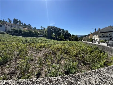 TERRENO PARA CONSTRUÇÃO COM 2.405 m² | REFOJOS DE BASTO – CABECEIRAS DE BASTO