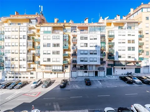Apartamento T3 em Massamá Norte