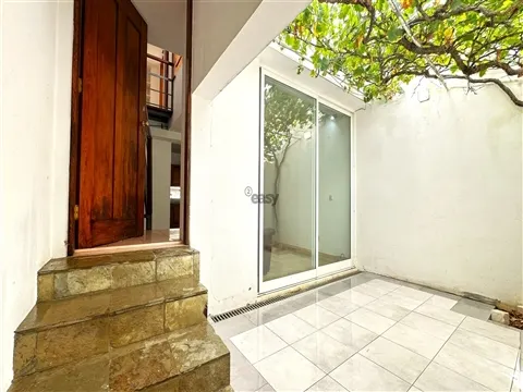 Moradia T1 de Arquitetura Contemporânea com Pátio, Terraço e Cobertura Panorâmica | Vila Boim, Elvas