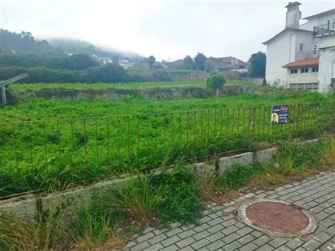 Terreno Plano de 500m2 com Vista Rio em Lanhelas | Caminha