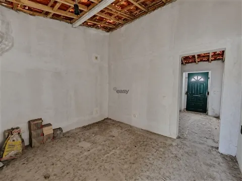 Moradia T1 inserida em lote com 330m2  para renovar em Ermidas Sado