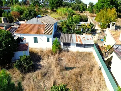 Dois Lotes de Terreno com 1.124 m² numa Localização Privilegiada, Barreiro