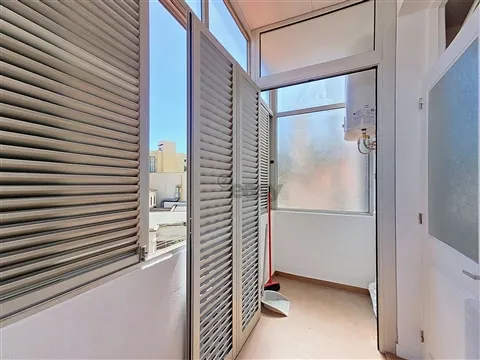  T2 Renovado no Centro do Funchal | Rua do Carmo