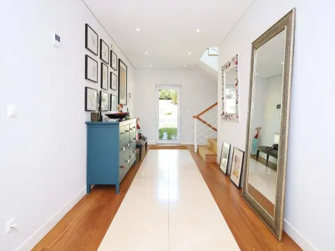 Moradia T6 – Belas Clube de Campo – Golfe – Auto sustentável