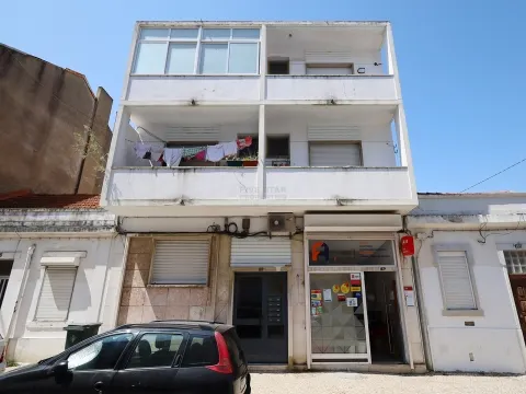 Apartamento - T1 - Último Andar - Calçada do Carrascal - Olaias