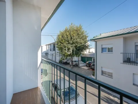 Apartamento T3 com Logradouro Privativo em Palmeira, Braga